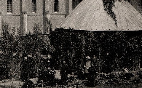 Riobamba (Ecuador) 1893. La Chiesa S. Alfonso con l'interno del cortile della Comunità. Qui morì  il P. Jules Maldonado.