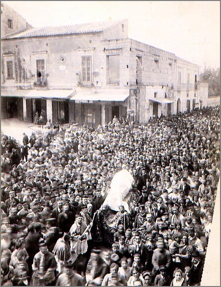 Solenni funerali di P. Leone ad Angri nel 1902.