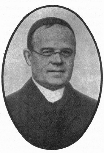 Il redentorista P. Josephus KučeraC.Ss.R. 1884-1933  Moravia, della Provincia di Praga. Con perseveranza superò le difficoltà verso il sacerdozio. Studiò teologia morale a Roma e poi fu affettuoso prefetto degli studenti, ai quali raccomandava: “Studiate molto, pregate molto… mangiate molto!”. Per nove anno fu Maestro dei Novizi.