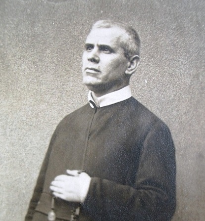 Il redentorista P. Costantino Petrone C.Ss.R. 1866-1938  Italia della Provincia di Napoli: tempra di uomo e di religioso fuori e al di sopra dell’ordinario; semplicità di fanciullo e rettitudine di saggio. Una figura di primo piano nella storia della Provincia Napoletana, di cui è stato anche Provinciale. Fervente missionario, attento educatore, brillante scrittore: ha lasciato sensibili tracce del suo vario operato.