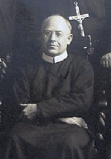 Il redentorista P. Ernest Manise, 1864-1938  Belgio, della Provincia Flandrica. Nel 1908 mandato nella Vice provincia Canadese, a Saint Anne de Beaupré dove fu zelante missionario, per sei volte Maestro del secondo Noviziato e scrittore di libri educativi per giovani. Fu missionario in varie località della Pensylvania dove incontro aspre difficoltà. Ritornato in patria nel 1920, fu mandato ad Haiti dove fu il superiore della prima Comunità redentorista e dove el 1929 impiantò la "Santa Famiglia",  movimento di laici ispirato alle "Cappelle Serotine" di S. Alfonso, per la predicazione dei poveri ai poveri.